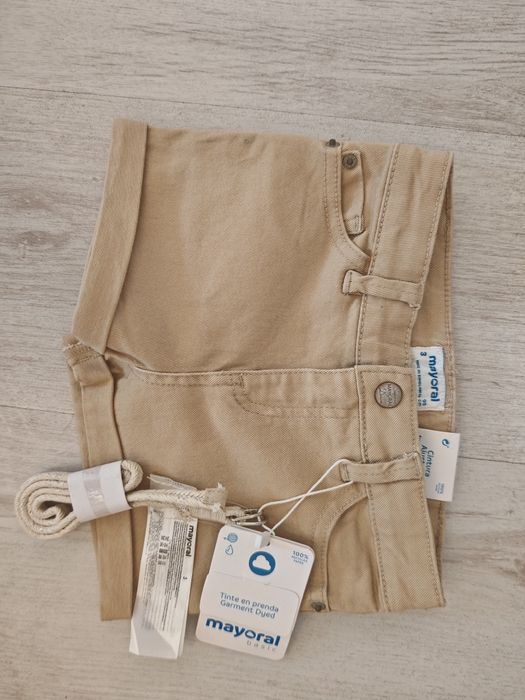 Pantaloni scurți de fetiță Mayoral măsura 98 cm