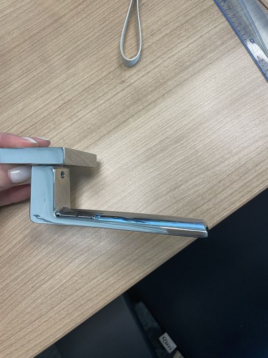 Брави дръжки за врата хром