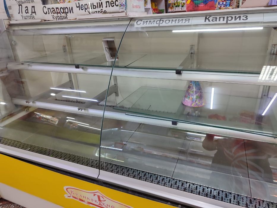 Продам холодильную витрину