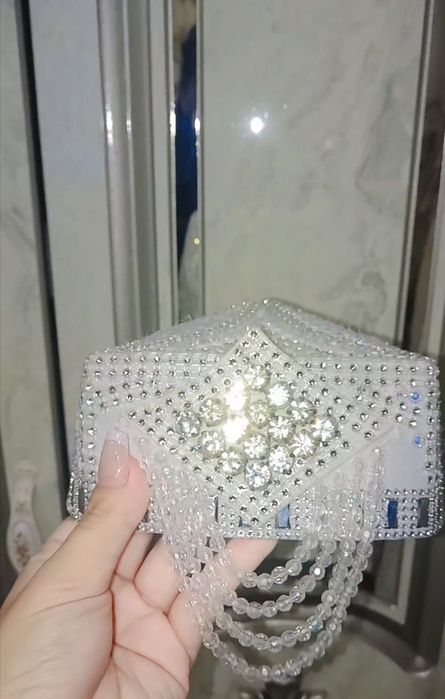 Ikki Qalpoq va sari ishlatilmagan juda guzal va nafis ishlangan