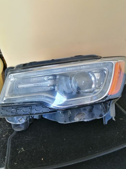 Jeep Grand Cherokee WK2 ляв фар и панорама