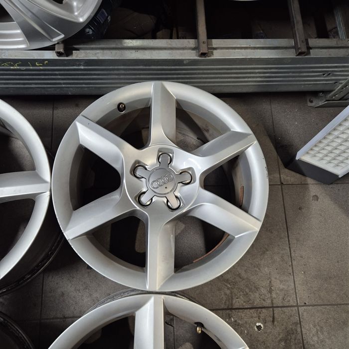 Jante Audi R 17 5x112 8J Et 26