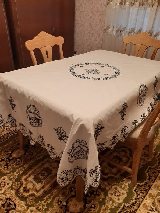 Fata de masa și ștergar