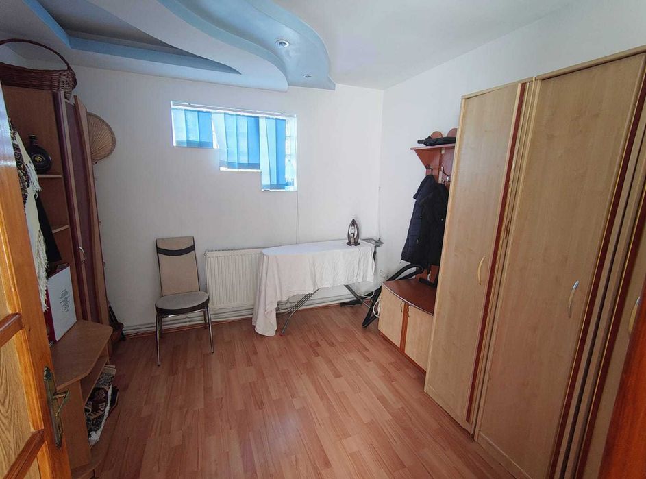 Casa de vanzare, 5 camere, ultracentral, 400 m de Piata Civica, teren 384 mp, full mobilat, toate utilitatile