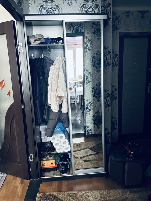 Шкаф в прихожую с зеркалом