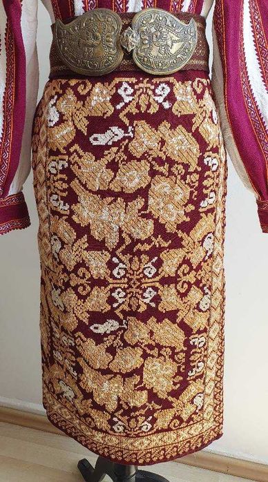 REDUCERE 15%! Costum popular (ie/camasa, fota/catrinta/valnic, brau)