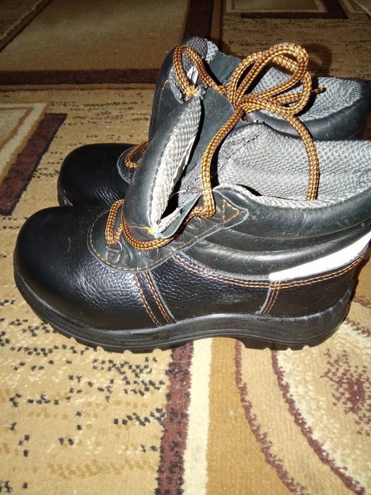 Ботинки рабочие размер 36,37