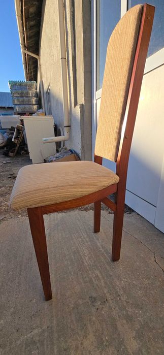 Продавам масивни столове