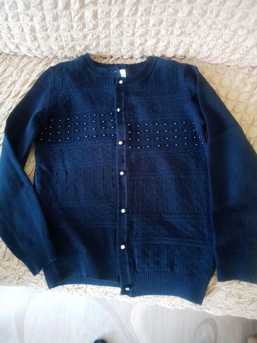 Продам    школьные кофточки