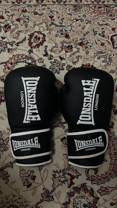 Lonsdale boxing gloves