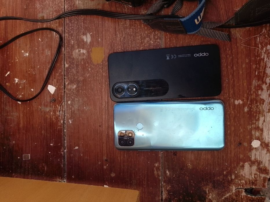 Vând 2 telefoane mobile pentru piese de schimb jud Bistrița Năsăud bis