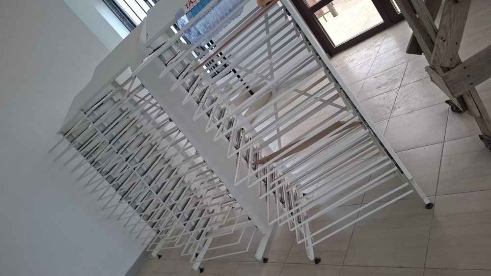 Продаю стеллаж для ламината