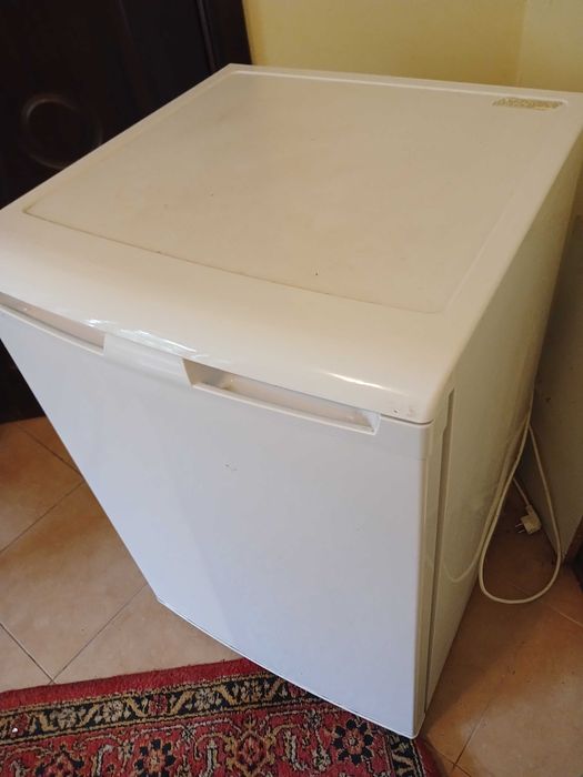 Хладилник продавам