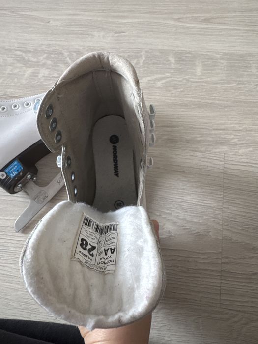 Продам коньки 28 размер