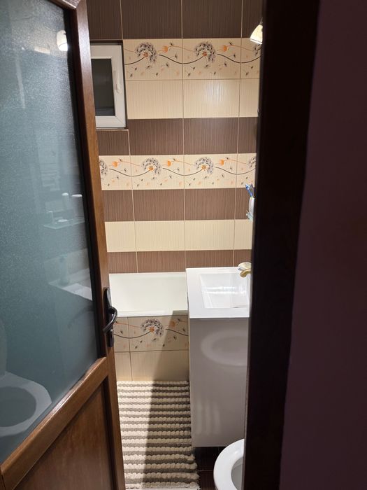 Apartament , 3 camere , etajul 3/4 , Târgu Cărbunești , Gorj
