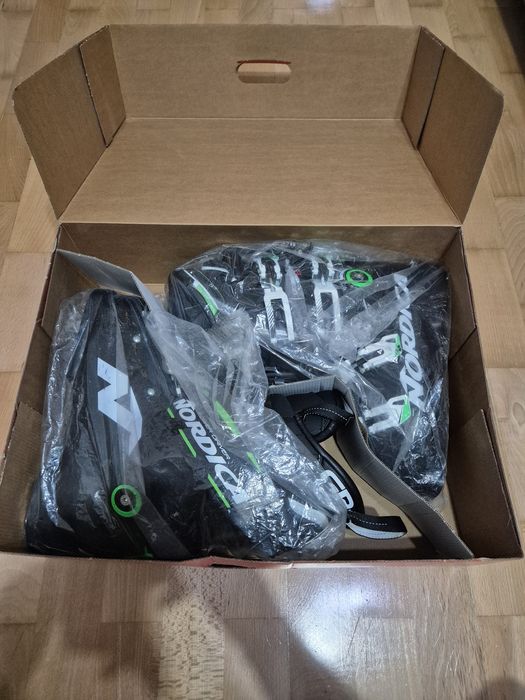 Nordica Dobermann gp 130 Clapari ski ,mărimea 42-43