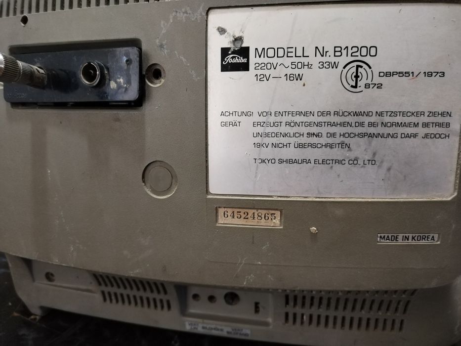 alb negru cu tub Toshiba