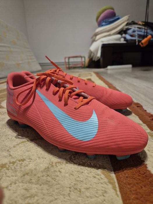 Nike adidași fotbal pe rosu cu crampoane