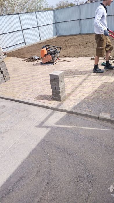 Укладка брусчатки, пареблик, бордюров
