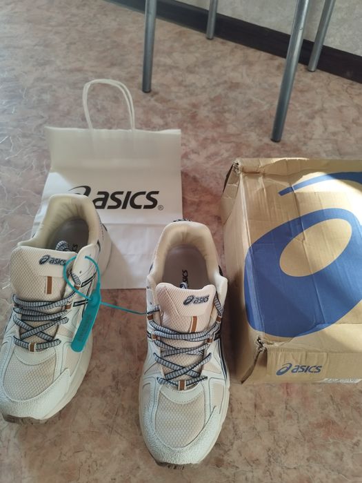 Кроссовки ASICS новые