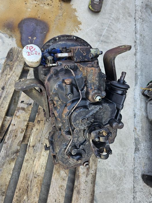 Cutie pentru buldoescavator Massey Ferguson 2001