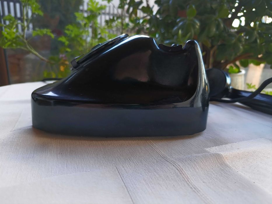 Работещ бакелитов телефон 1963 г. от Телефонен завод Белоградчик