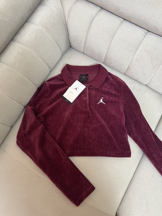 Top Jordan din catifea cu logo brodat