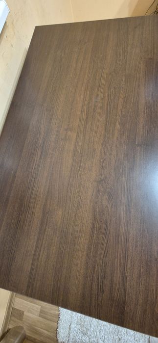 Продавам бюро-маса