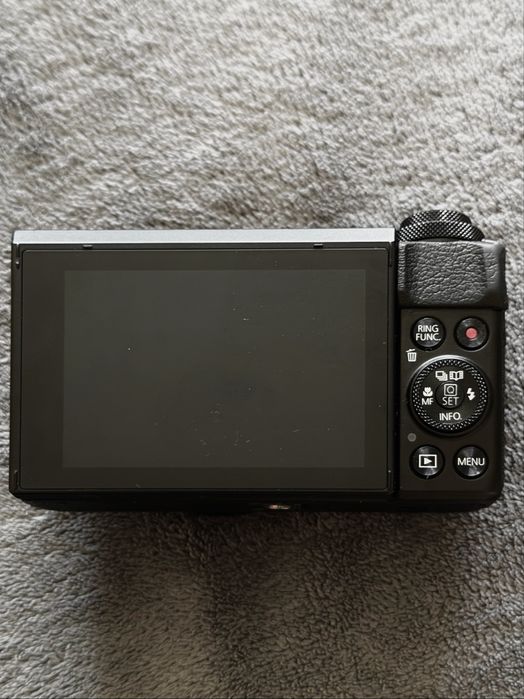 Canon G7X Mark II – включва се, не е тествана подробно