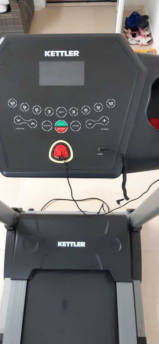 Продавам бягаща пътека Kettler Race