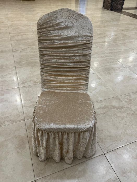 Продам стулья с чехлами для ресторанов и кафе.