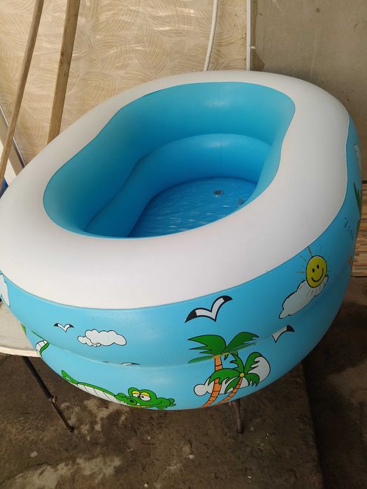 Продается детский бассейн, надувной качественный