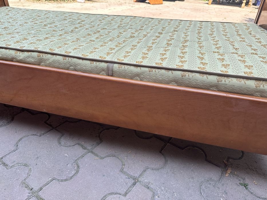 Продам кровать из настоящего дерева