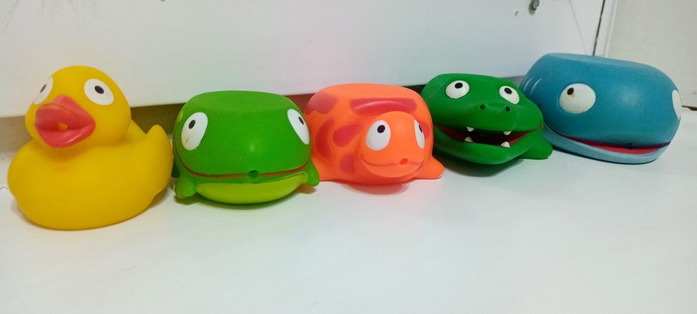 Резиновые игрушки для плавания