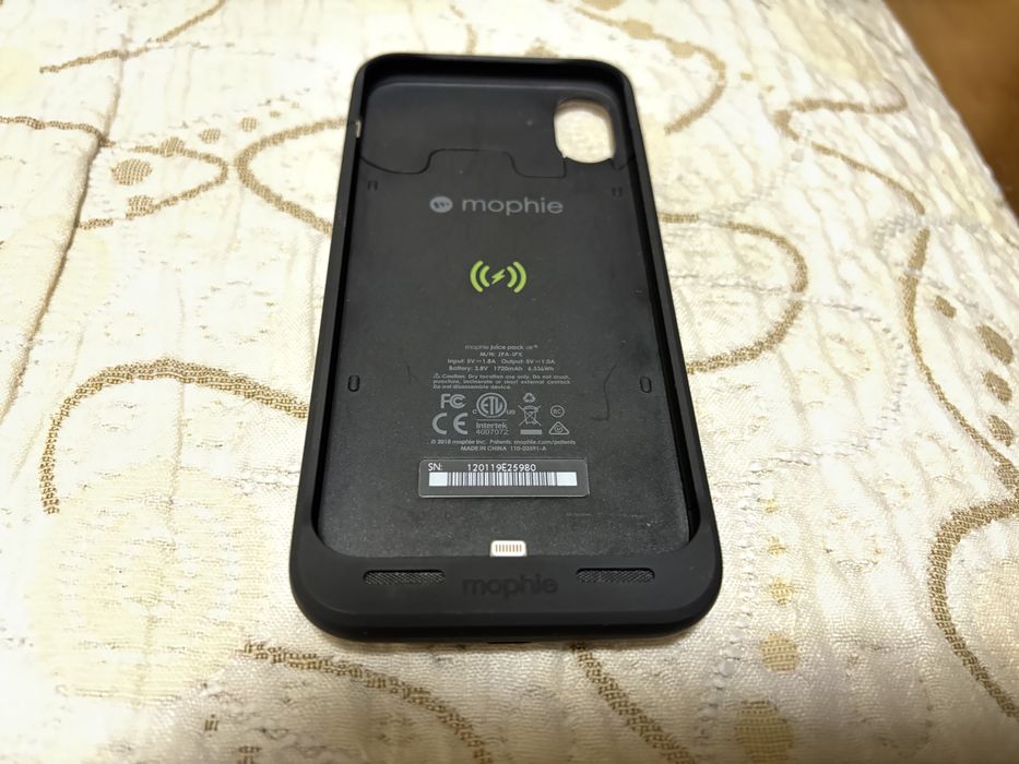 Продавам кейс с батерия за Iphone X