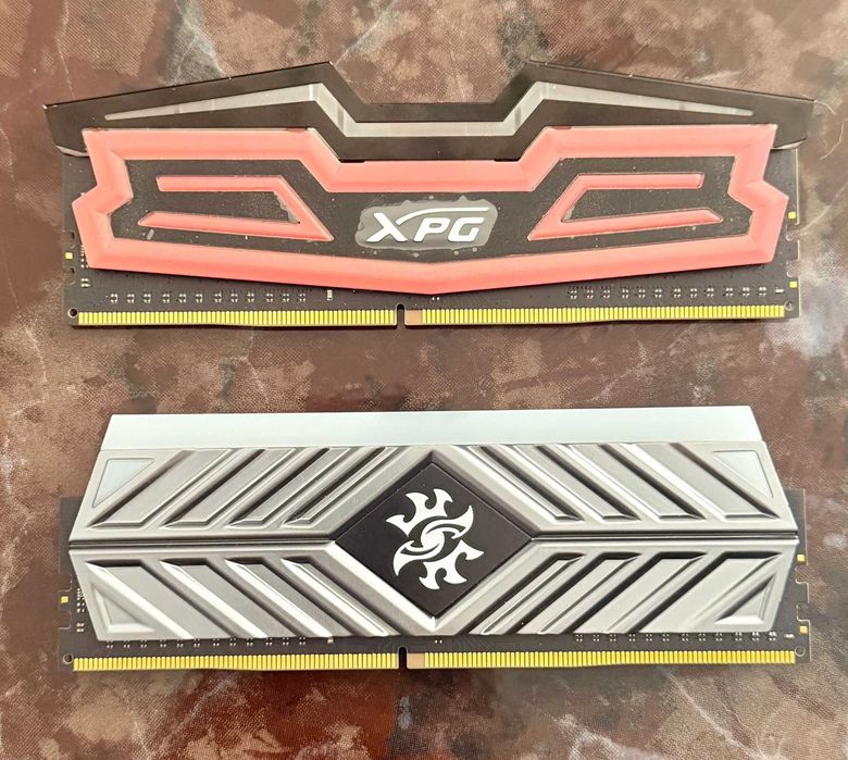 Memorii RAm 16GB (2x8GB) DDR4 3000