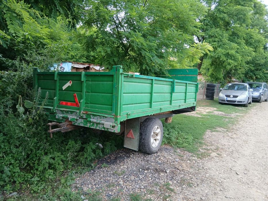 Vand remorca urgent