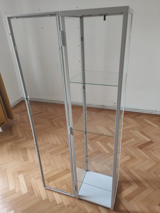 Dulap - Etajeră de sticlă