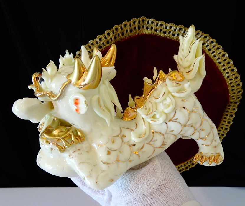 Китайска порцеланова фигура куче Foo,пазител на дома.