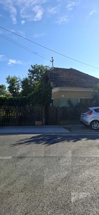 Teren cu casa de vânzare
