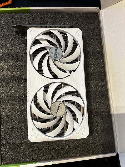 Placa video alba 5060 TI 8GB Gigabyte Eagle OC