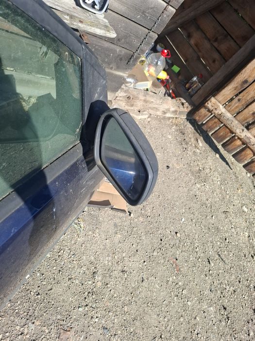 Vand usa drepta fata am și spate ford focus 2 an 2007 broasca geam