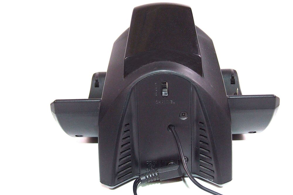 Casti fara fir VIVANCO Aircoustic cu statia de incarcare inclusa: auto-tuning, balans si volum, NOI