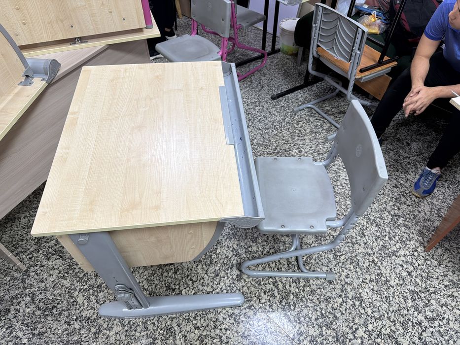 Продам парты со стульями