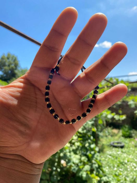 Луксозни гривни изработени от 14 карата злато и хематит