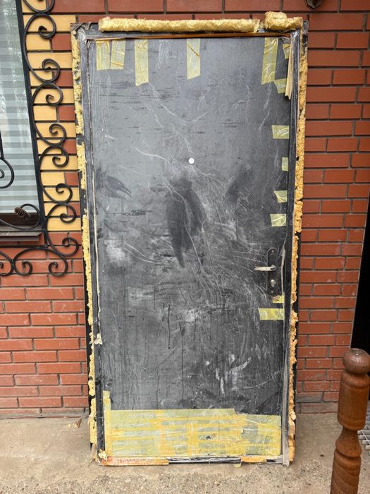 Продам входную дверь