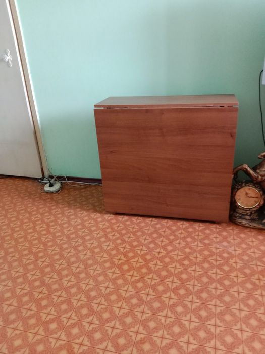 Продам стол книжка б/у