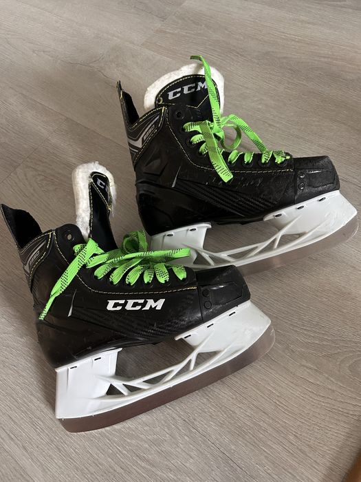 Коньки хоккейные