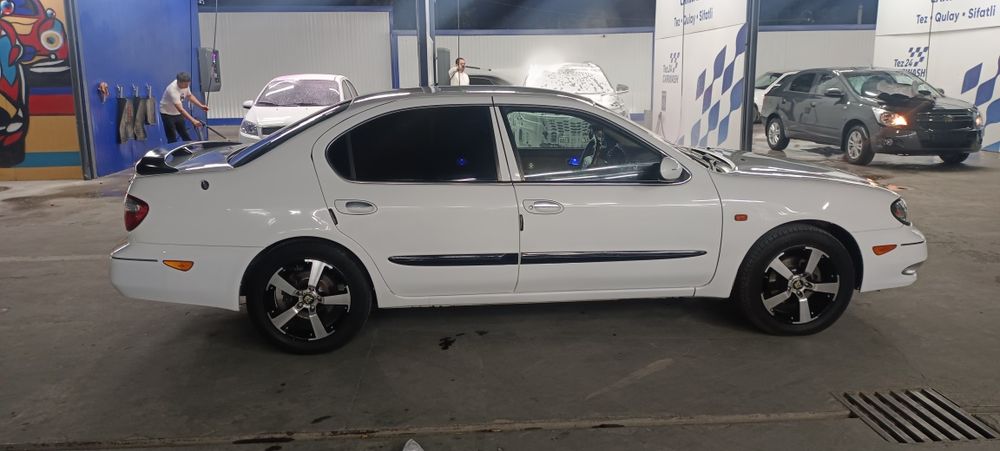 Иномарка Ниссан максима а33