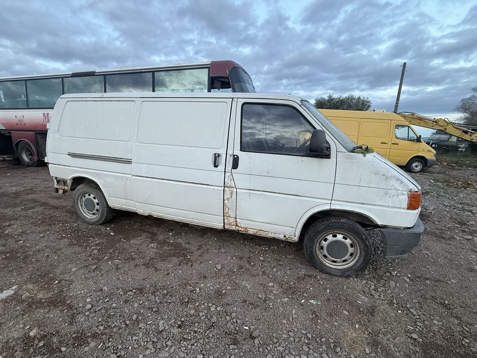 Двигател vw transporter T4 2.4 d